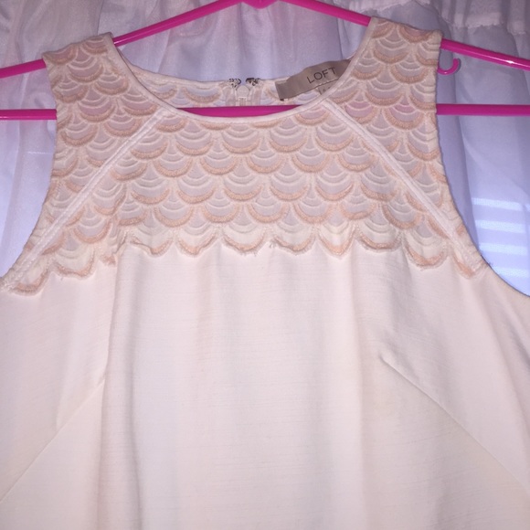 White/light pink scalloped detailed dress