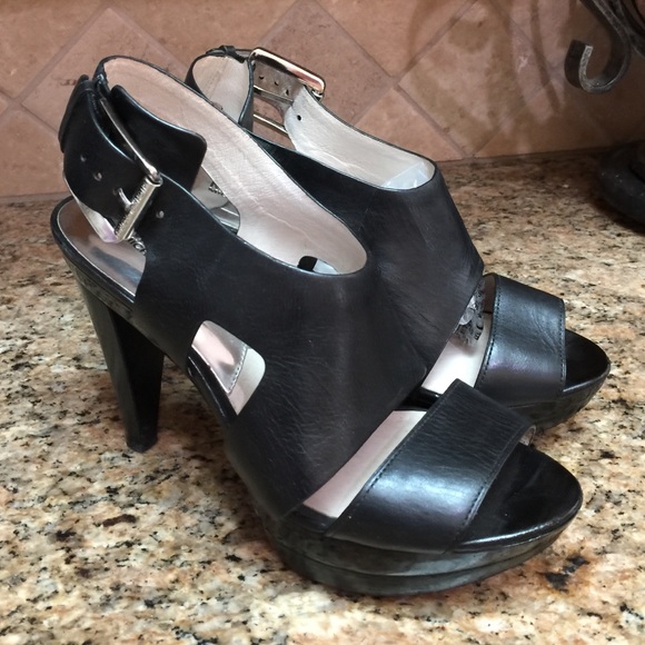 Michael Kors Blk open-toe pump