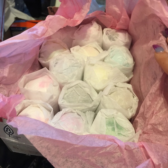 Lovely smelling bath BOMB!🌟🌟💕3 pc