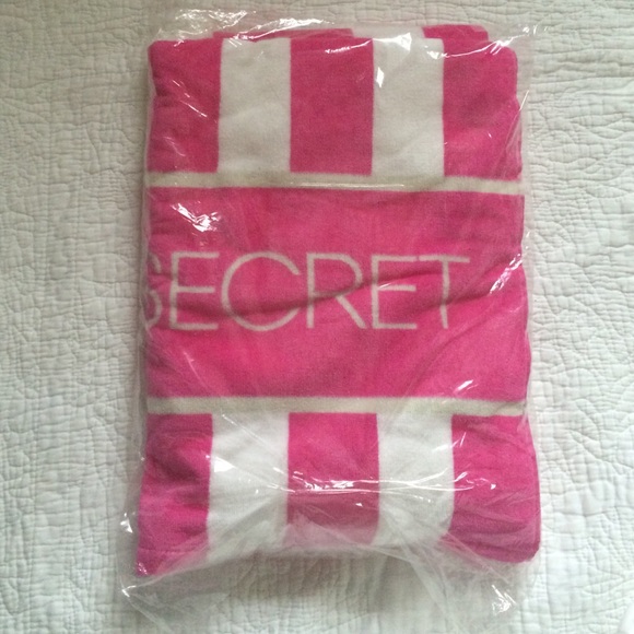 NEW VICTORIAS SECRET TOWEL