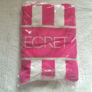 NEW VICTORIAS SECRET TOWEL