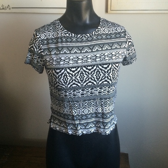 AE Aztec print cropped tee
