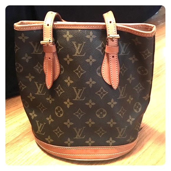 Louis Vuitton Bucket Bag!