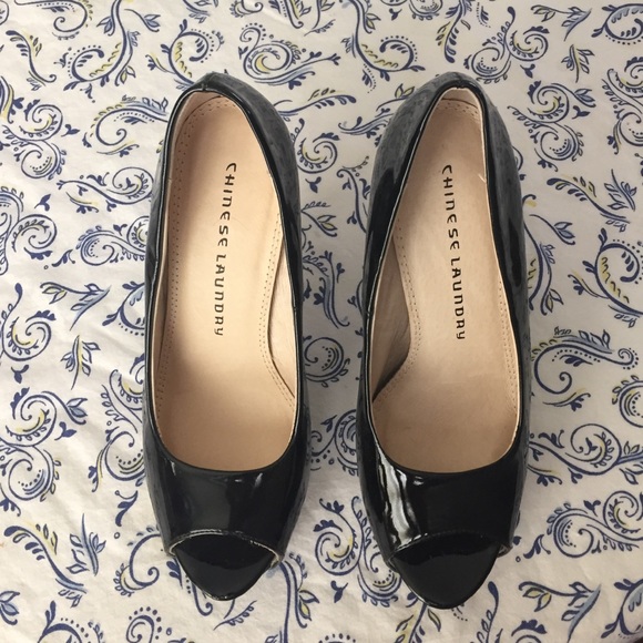 Chinese Laundry Black Peep Toe Pumps