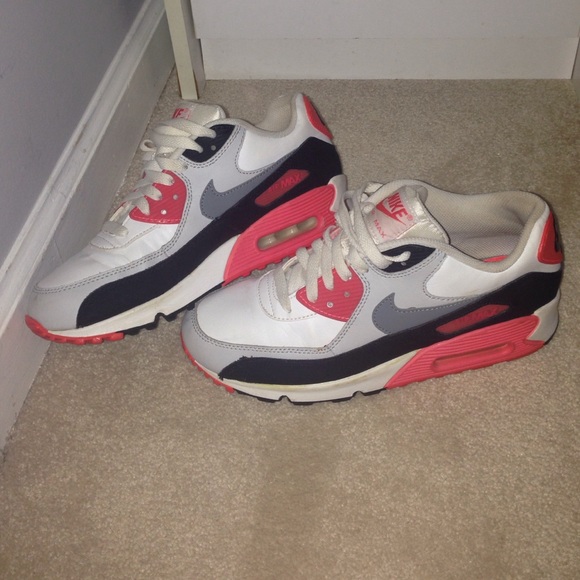 Nike air maxes