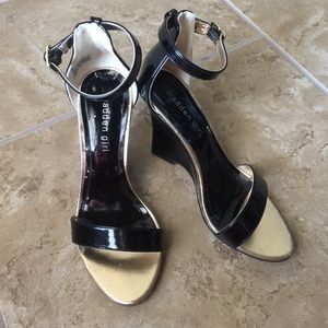 Black and gold wedges