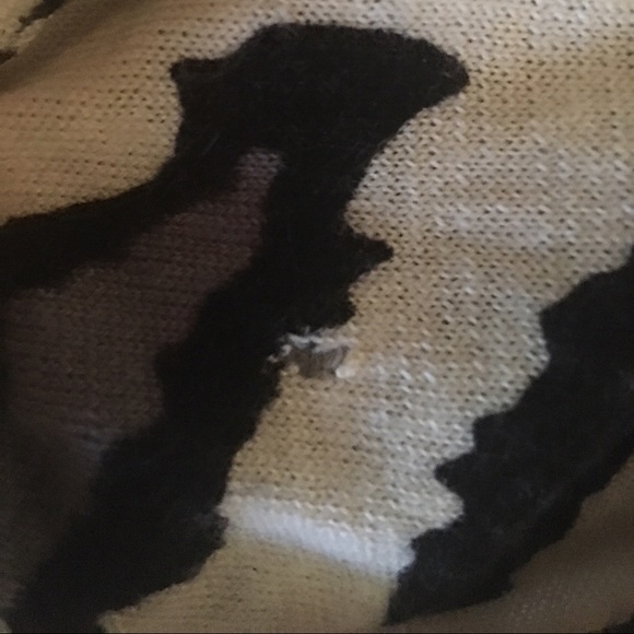 LAMB wool button up hooded sweater - Picture 3 of 4