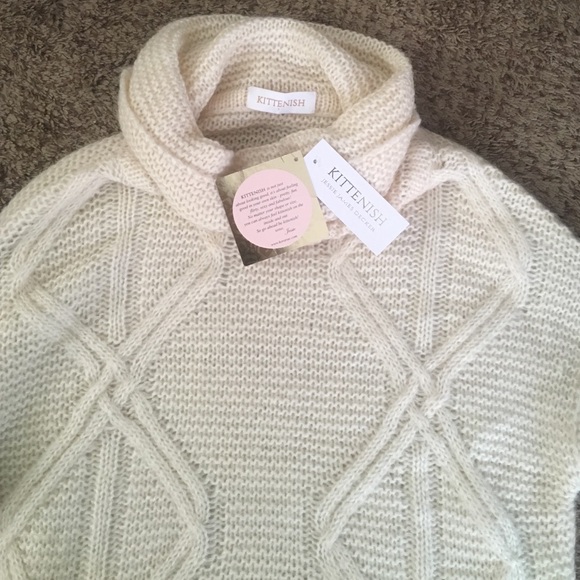 ✨Sold✨ Jessie James Decker Ivory Sweater - Picture 3 of 3