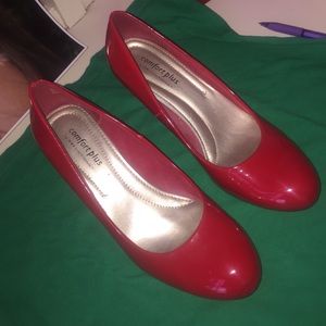 RED PUMPS SIZE 6.5