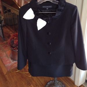 Nipon Boutique black size 8 suit