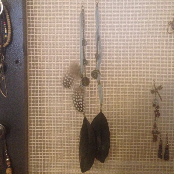 Elongated feather earrings