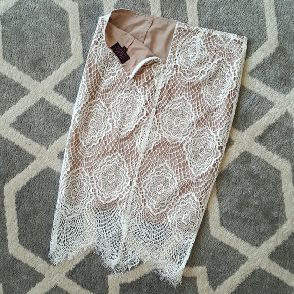 Lace skirt