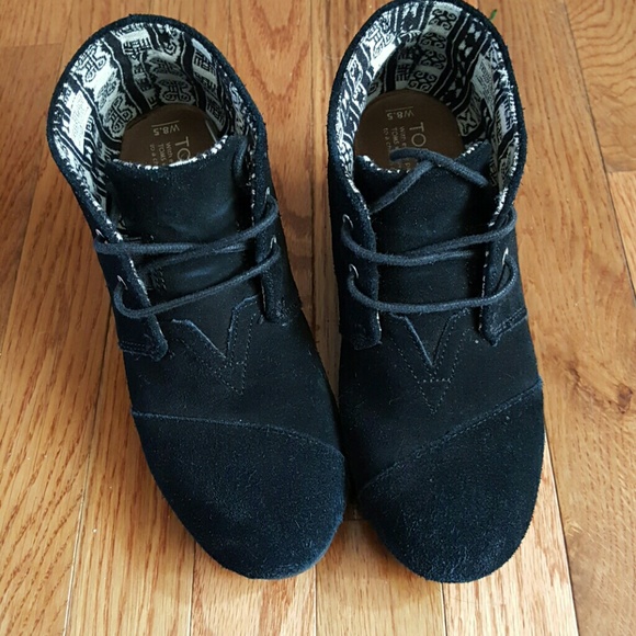 Black wedge toms