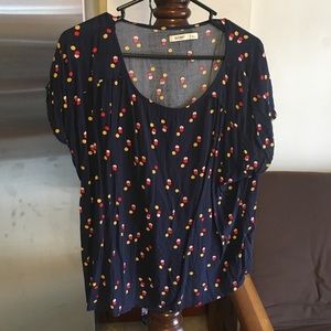 Short sleeve navy blouse w/ polka dots