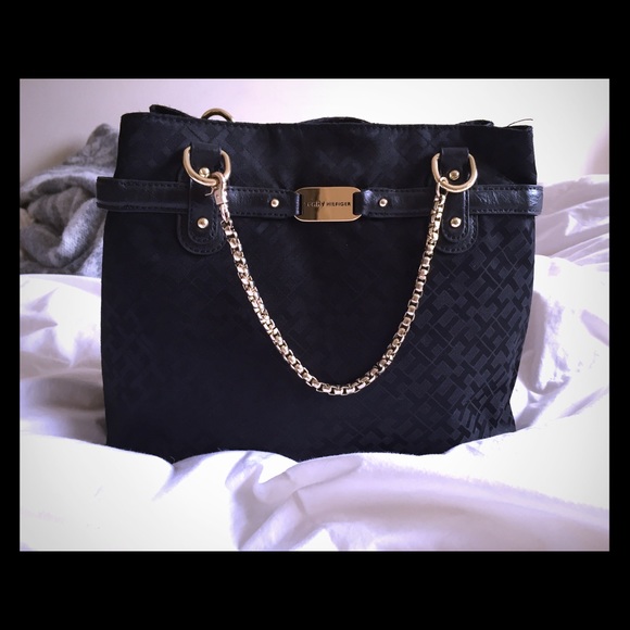 Tommy Hilfiger handbag reserved item-------
