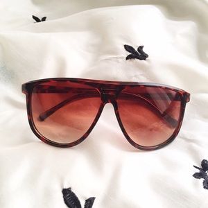 Oversized aviator inspired sunglasses