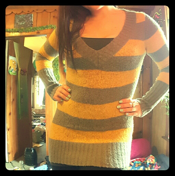 New Yellow and grey thick striped v-neck sweater