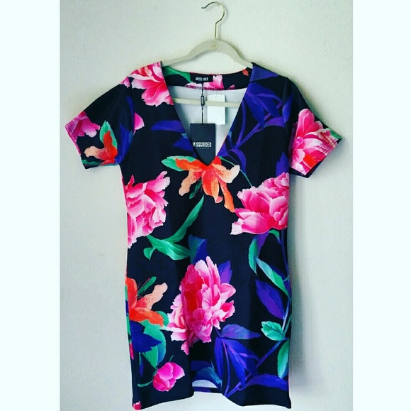 👗🆕💋 NWT!! MISSGUIDED MULTI FLORAL DRESS!!!
