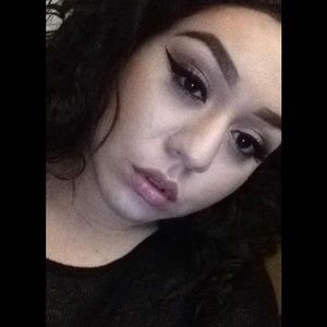 Meet your Posher, Carolina