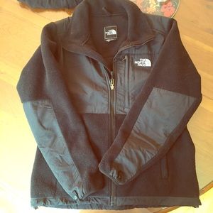 Gently used north face Denali jacket!