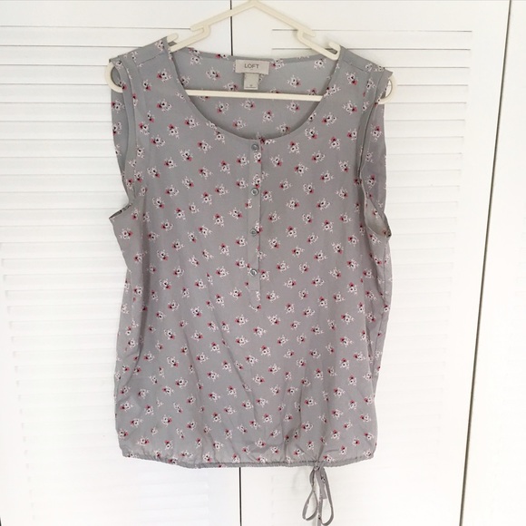 LOFT Tops - LOFT Grey Flowered 🌺 Top