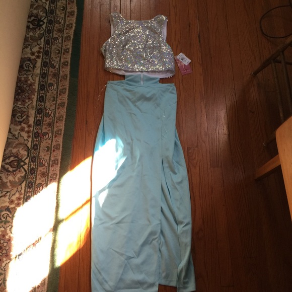 Crop-Top Formal Dress - Picture 3 of 4