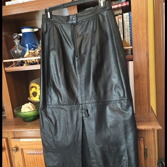 Long Black 100% Leather Skirt with Back Slit - Picture 2 of 4
