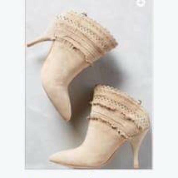 🆕anthro Jeffrey Campbell nude suede booties💥sold