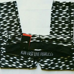 NWT!! NIKE RELAY TIGHT FIT!