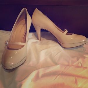 Enzo Angiolini nude pump