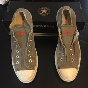 Converse shoe slip on style like new!