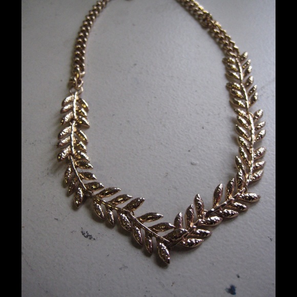 Forever 21 gold leaf necklace