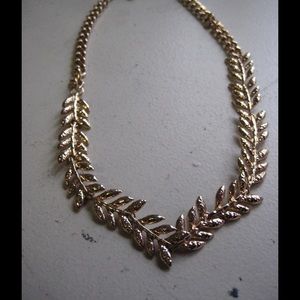 Forever 21 gold leaf necklace