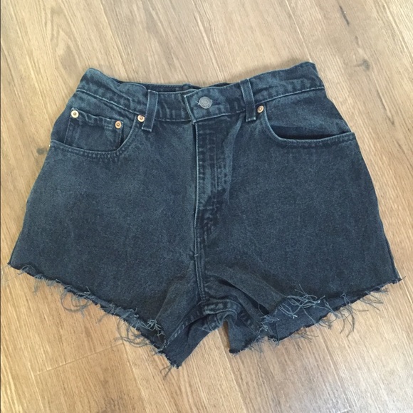 ❌SOLD❌High waisted Levi's shorts - Picture 2 of 4