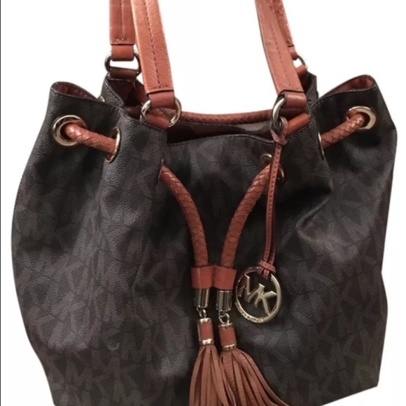 Michael Kors Handbags - Michael Kors Jet Set Tote Large
