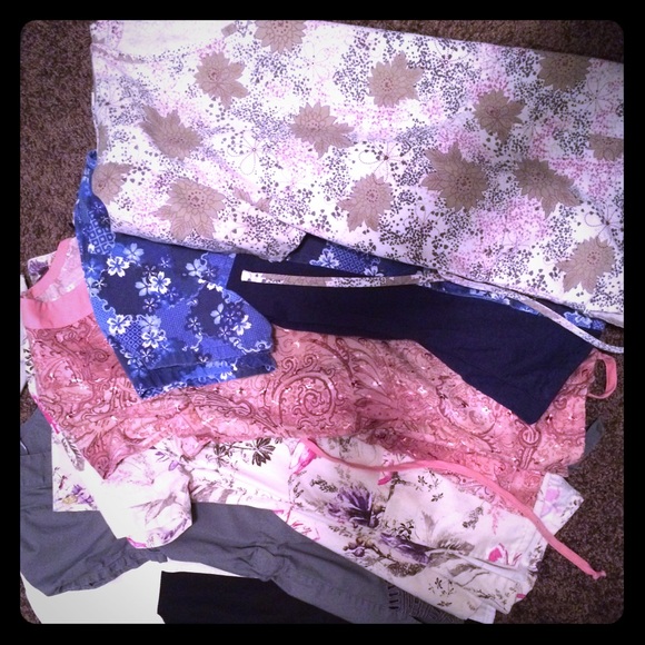 Scrubs small and medium tops/bottoms.
