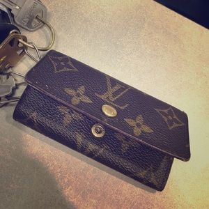 🔸Louis Vuitton vintage keychain (authentic)