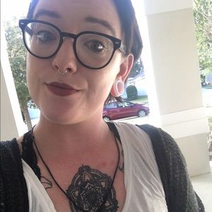 Meet your Posher, Alyson