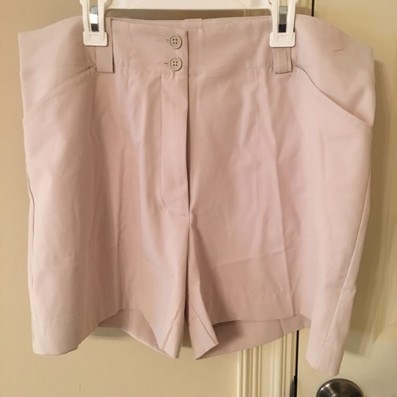 Golf shorts. Cream. Size 14. Never worn. Pockets.
