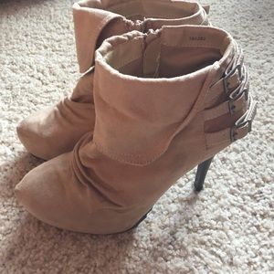 Heel boots