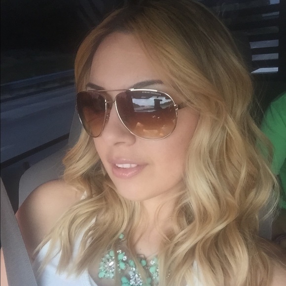 Meet your Posher, Val