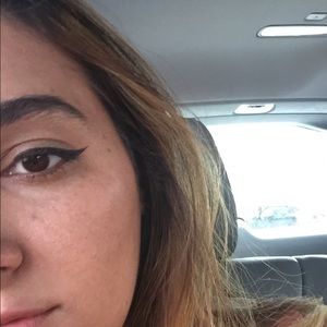 Meet your Posher, Elyssa