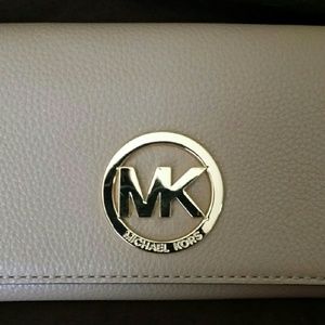 Michael Kors Carryall Fulton wallet