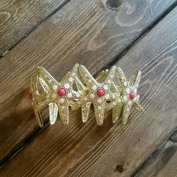 Lilly Pulitzer Jewelry - Lilly pulitzer coral and gold bracelet Lilly Pulitzer Jewelry - Lilly pulitzer coral and gold bracelet