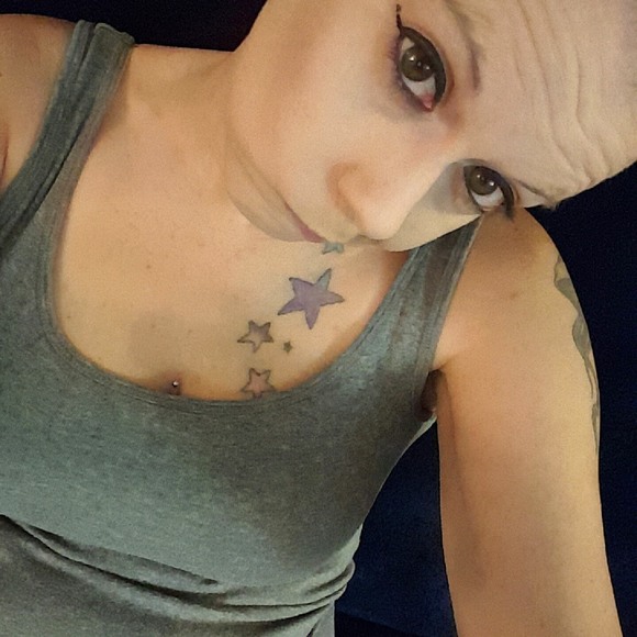 Meet your Posher, Laura - Picture 1 of 1