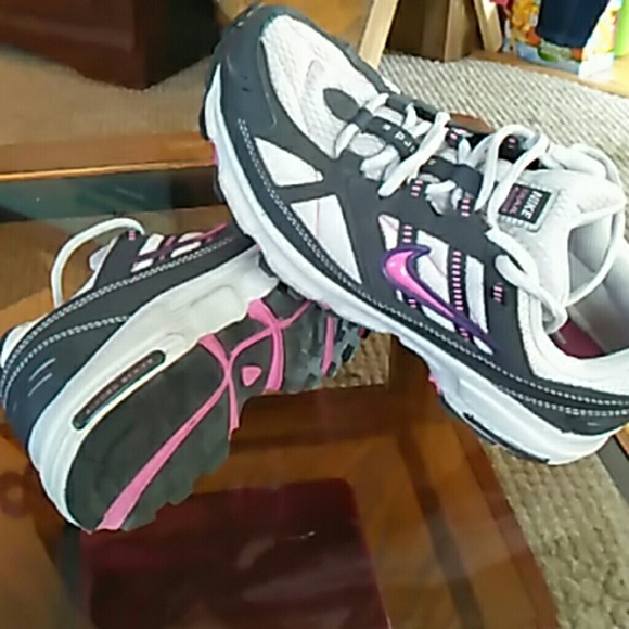 Nike sneakers----FINAL PRICE REDUCTION----