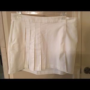 Nike Golf skirt. Size 16. Pleated. zipper pocket.