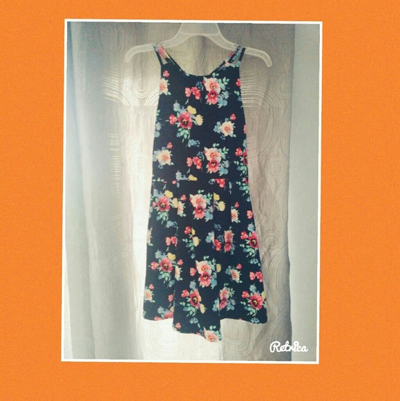 Cute spring dress!