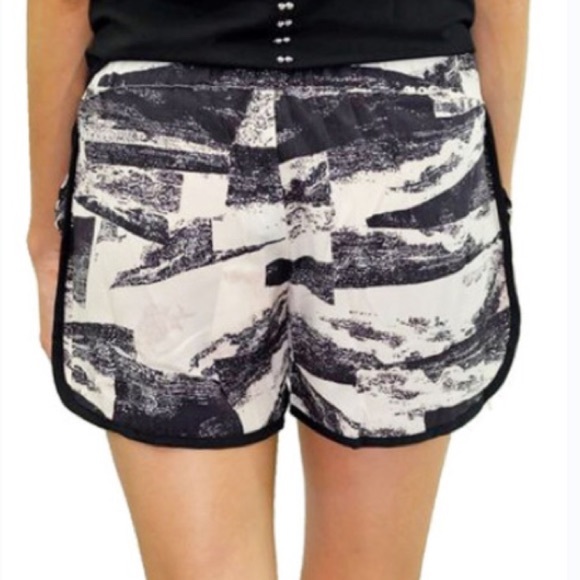 Adorable LA Hills graphic print shorts