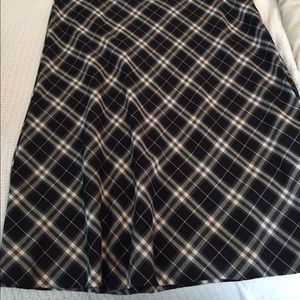 Plaid skirt with pink detailed lines.